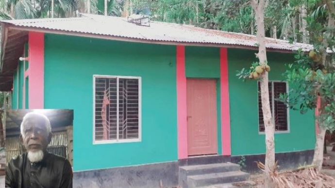 লালমোহনে অর্ধশত বছরের জামে মসজিদে আযান ও নামাজ পড়া বন্ধ, ক্ষোভ