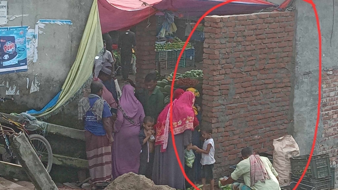 ভোলা কাঁচা বাজারের প্রবেশমুখে দোকান নির্মাণ, ব্যবসায়ী-ক্রেতাদের ক্ষোভ!